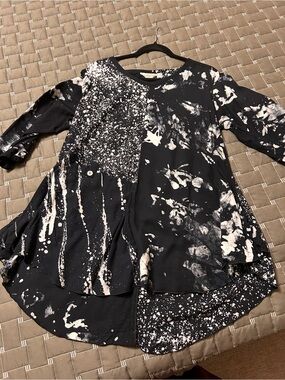 Lyng Black and White Splatter Pullover Tunic